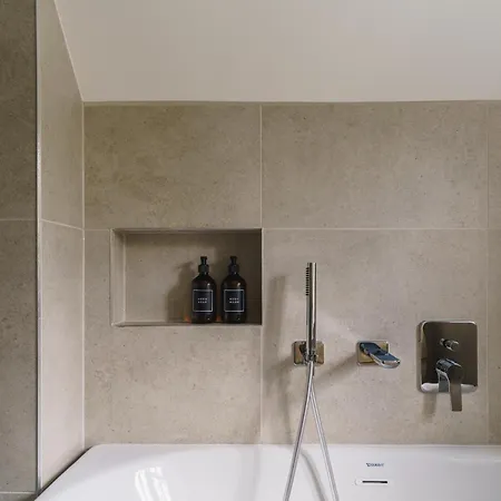 Shepherds Rock And Gilpin Villa *