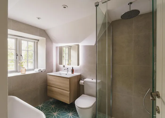 Shepherds Rock And Gilpin Villa