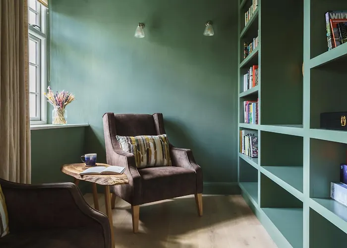 Shepherds Rock And Gilpin Villa *