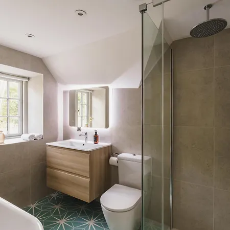 Shepherds Rock And Gilpin Villa