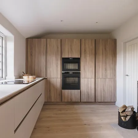 Shepherds Rock And Gilpin Villa *