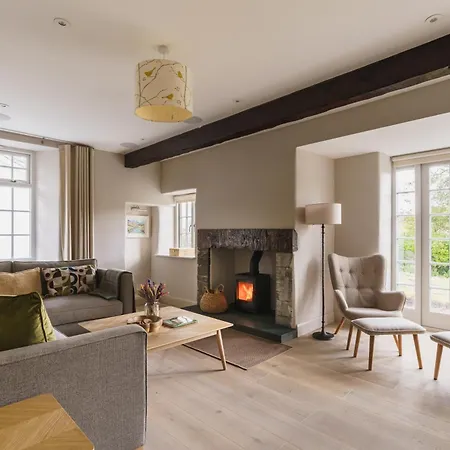 Shepherds Rock And Gilpin Villa