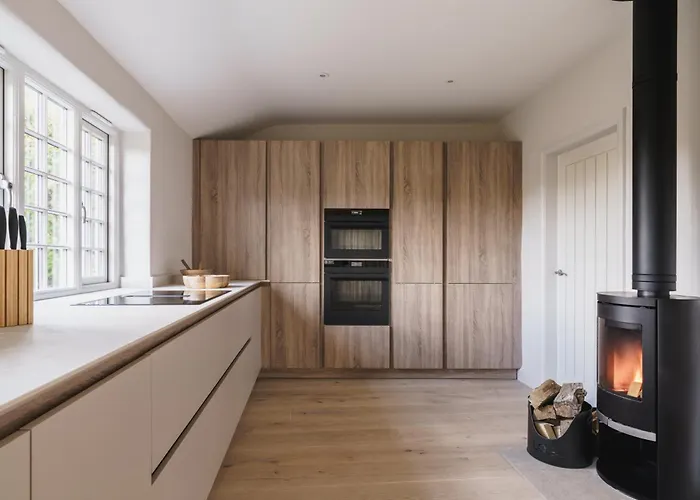 Shepherds Rock And Gilpin Villa *