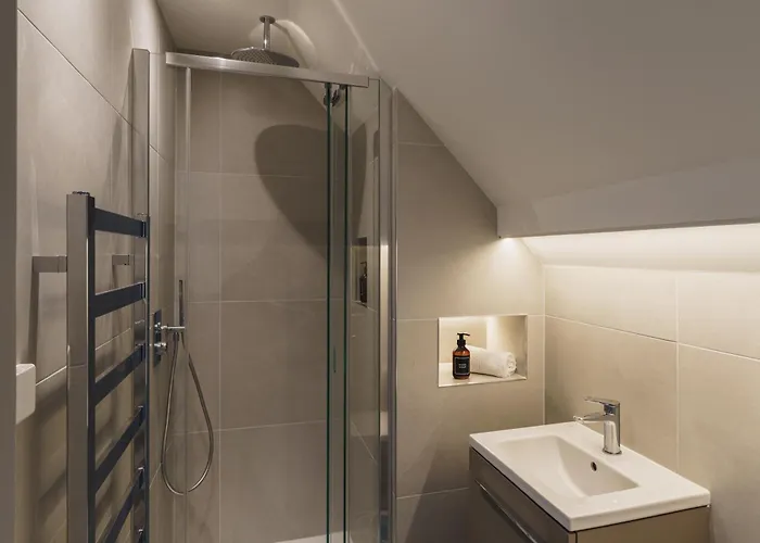 Shepherds Rock And Gilpin Villa