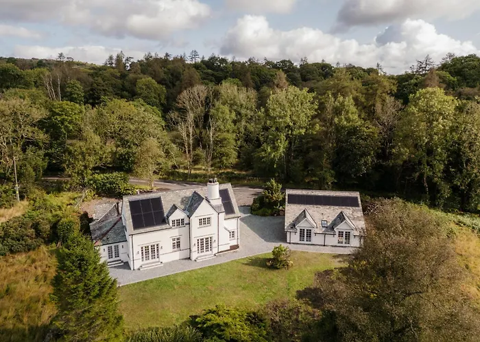 Shepherds Rock And Gilpin Villa *