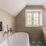 Shepherds Rock And Gilpin Villa *