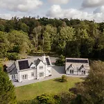 Shepherds Rock And Gilpin Villa *